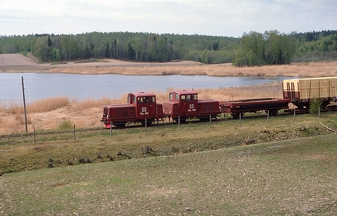 Bild: Tåg med två Z4p vid Finspång 1985