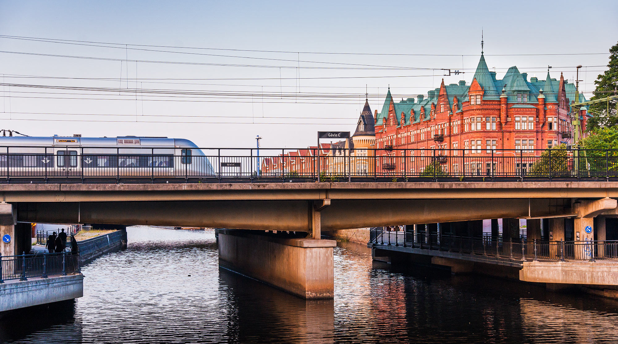 Bild: Gävle C ligger vackert vid Gavleån