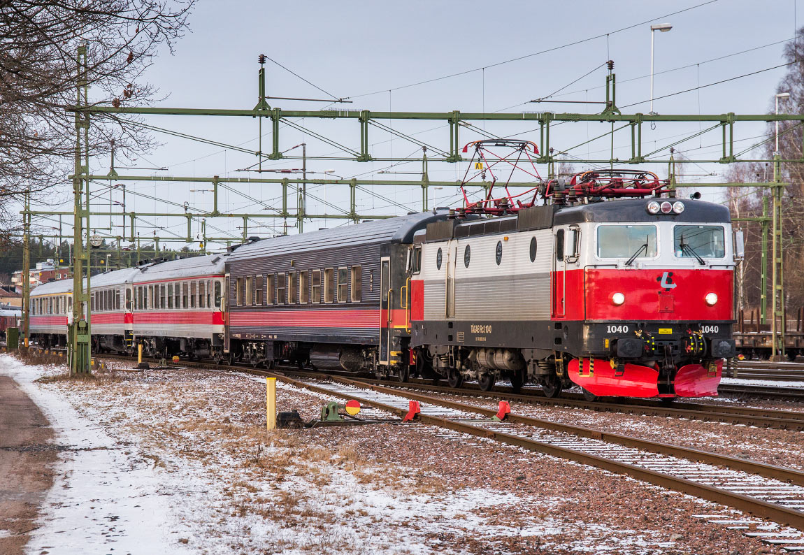 Tågabs tåg Karlstad-Stockholm ankommer Kristinehamn 5 februari 2018