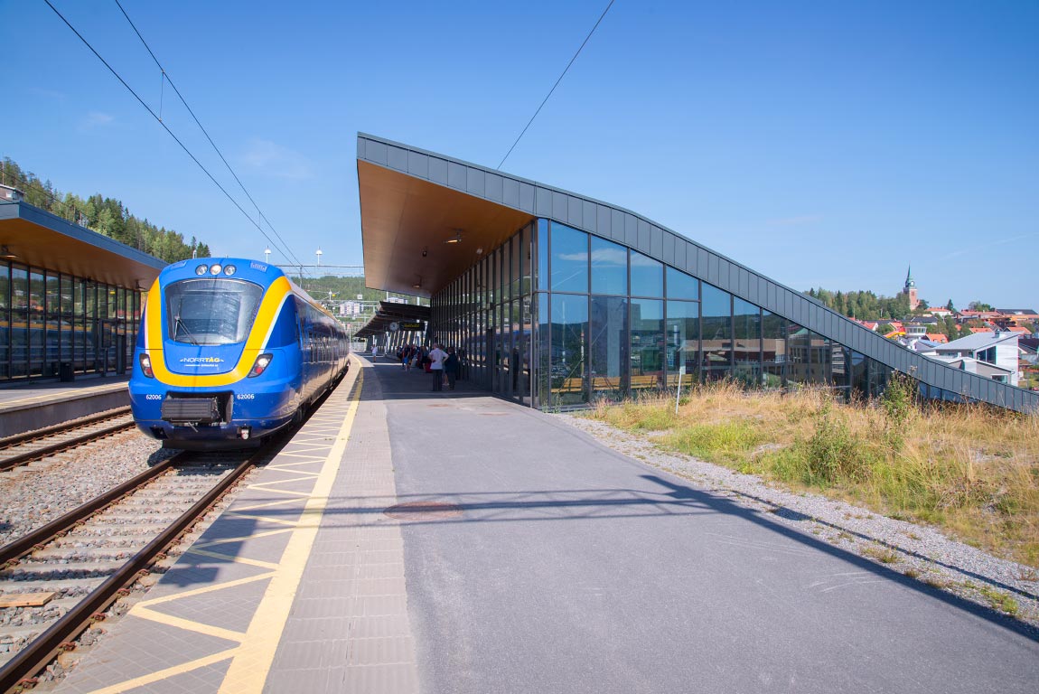 Bild: Tåg mot Sundsvall gör uppehåll i Örnsköldsvik 2014
