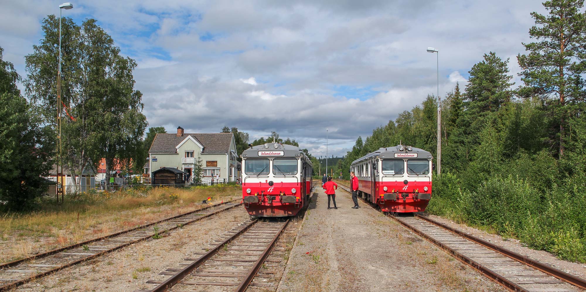 Bild: Y1 1314 som tåg 89420 mot Gällivare möter Y1 1356 som tåg 89421 mot Östersund i Sorsele 31 juli 2021