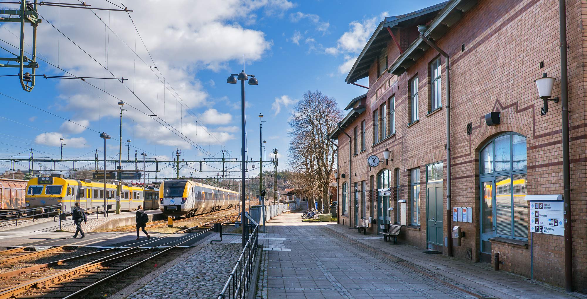 Bild: Tåg mot Borås och Göteborg i Uddevalla 2015