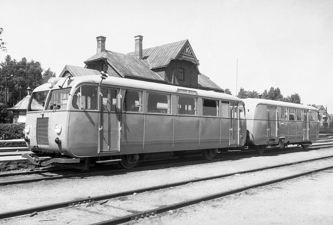 Bild: Rälsbussen SOEJ 1 med släpvagn i Sölvesborg 1936