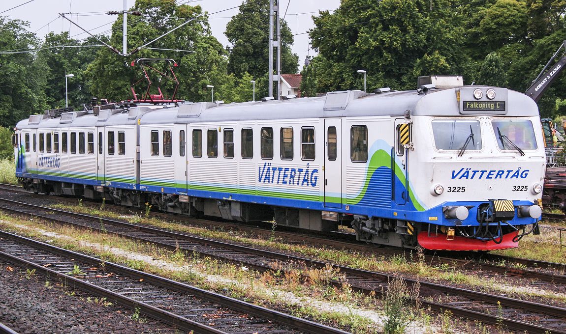 Bild: Vättertåg X14 3225 i Falköping 2010