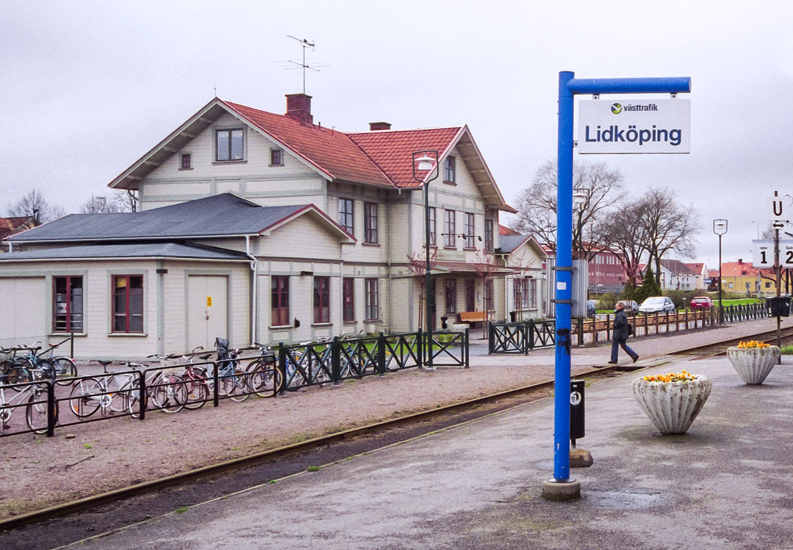 Stationen i Lidköping i början av maj 2003. Foto Markus Tellerup.