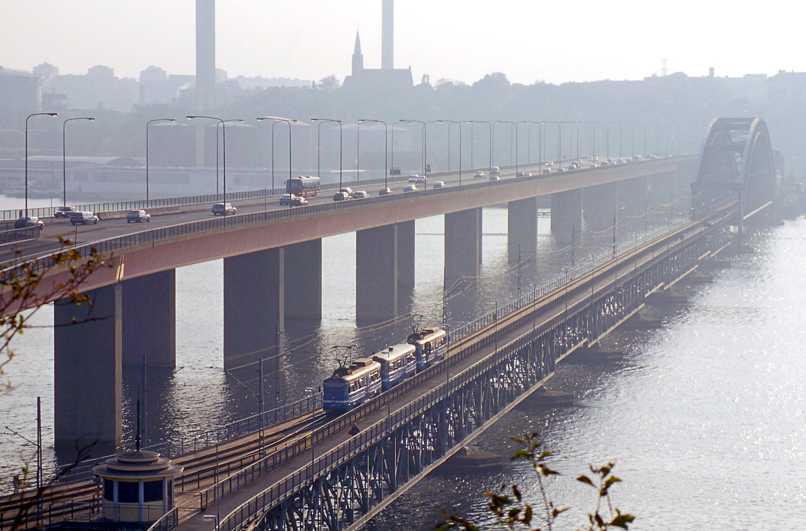 Lidingöbron sedd från Lidingösidan den 29 september 2000. Foto Markus Tellerup.