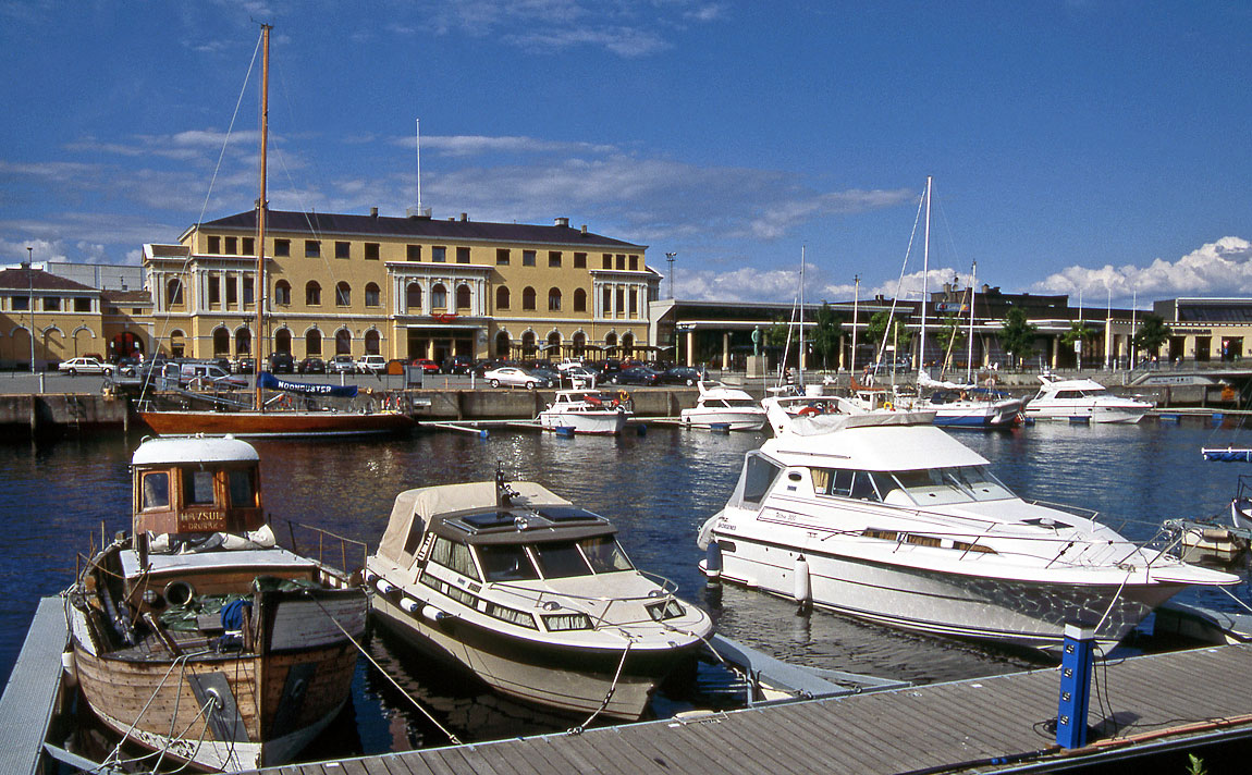 Trondheim Sentralstasjon 2003. Foto Markus Tellerup.