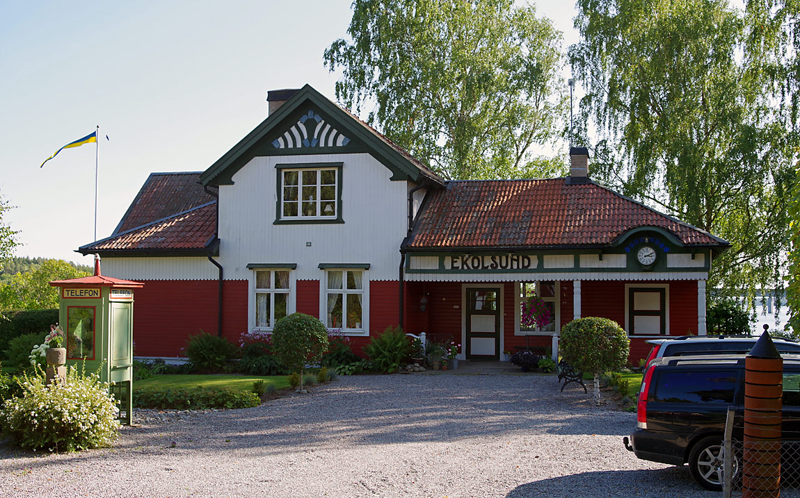 Bild: Före detta stationshuset i Ekolsund 2017. Foto Markus Tellerup.