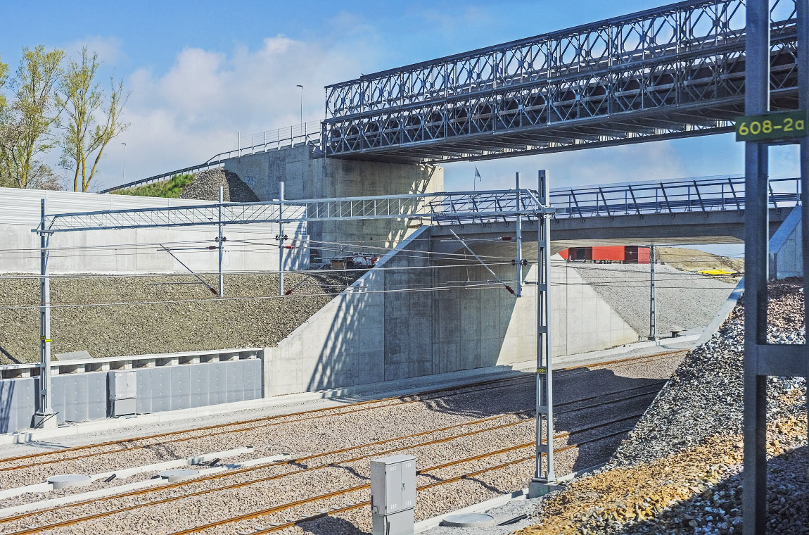Bild: Det nya fyrspåret Malmö-Lund under byggnad i Åkarp i april 2022