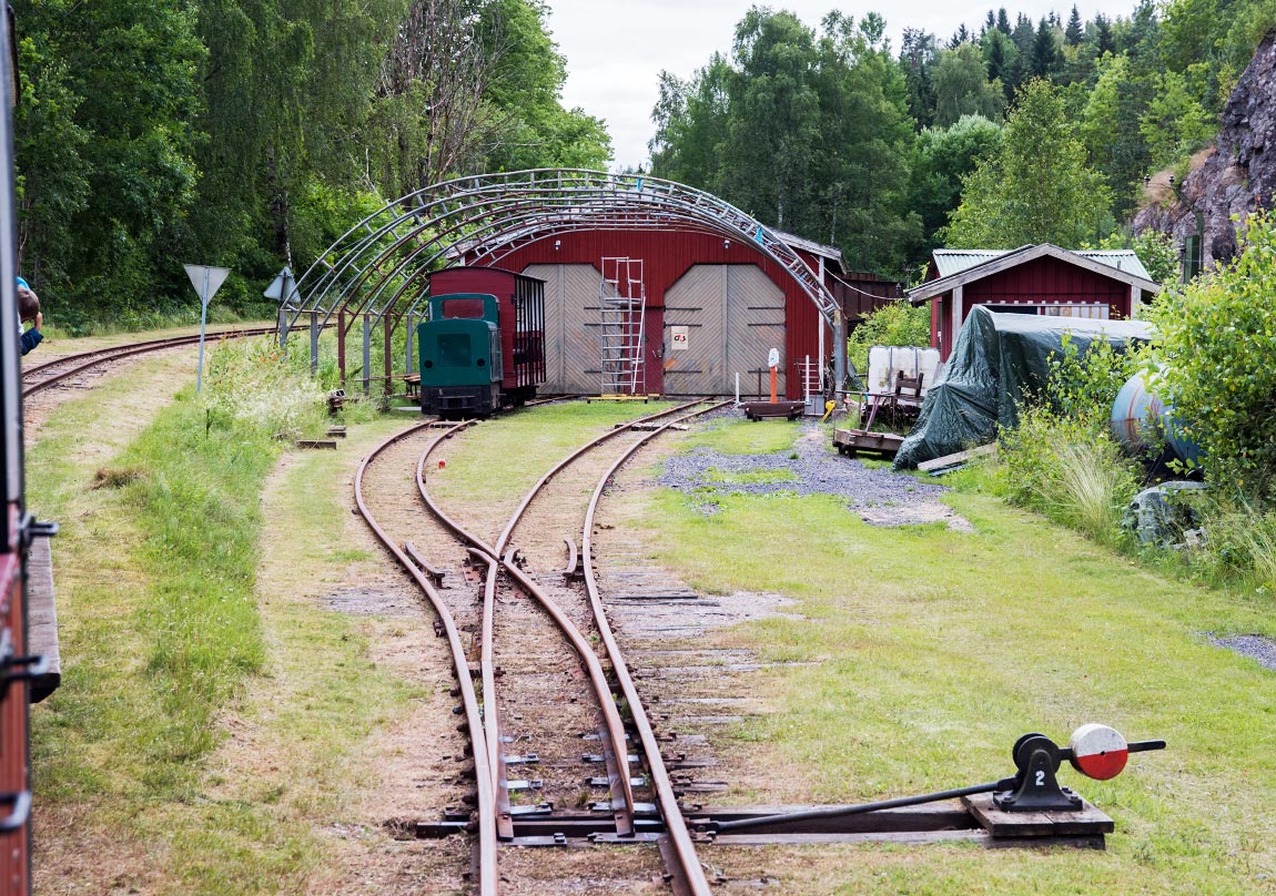 Bild: Museibanans lokstall i Åtorp