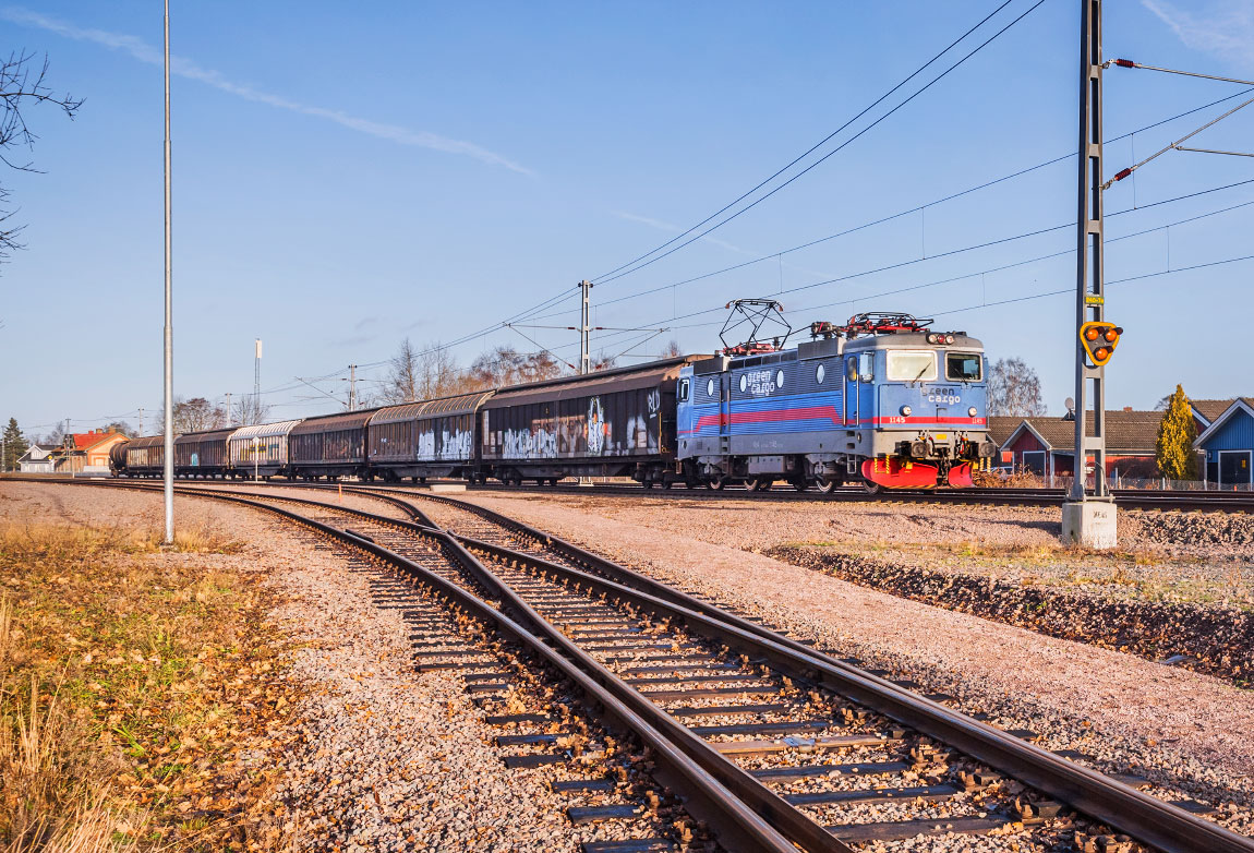 Bild: Godståg 5521 Sävenäs (utanför Göteborg)-Malmö passerar stationen i Billesholm 23 december 2016