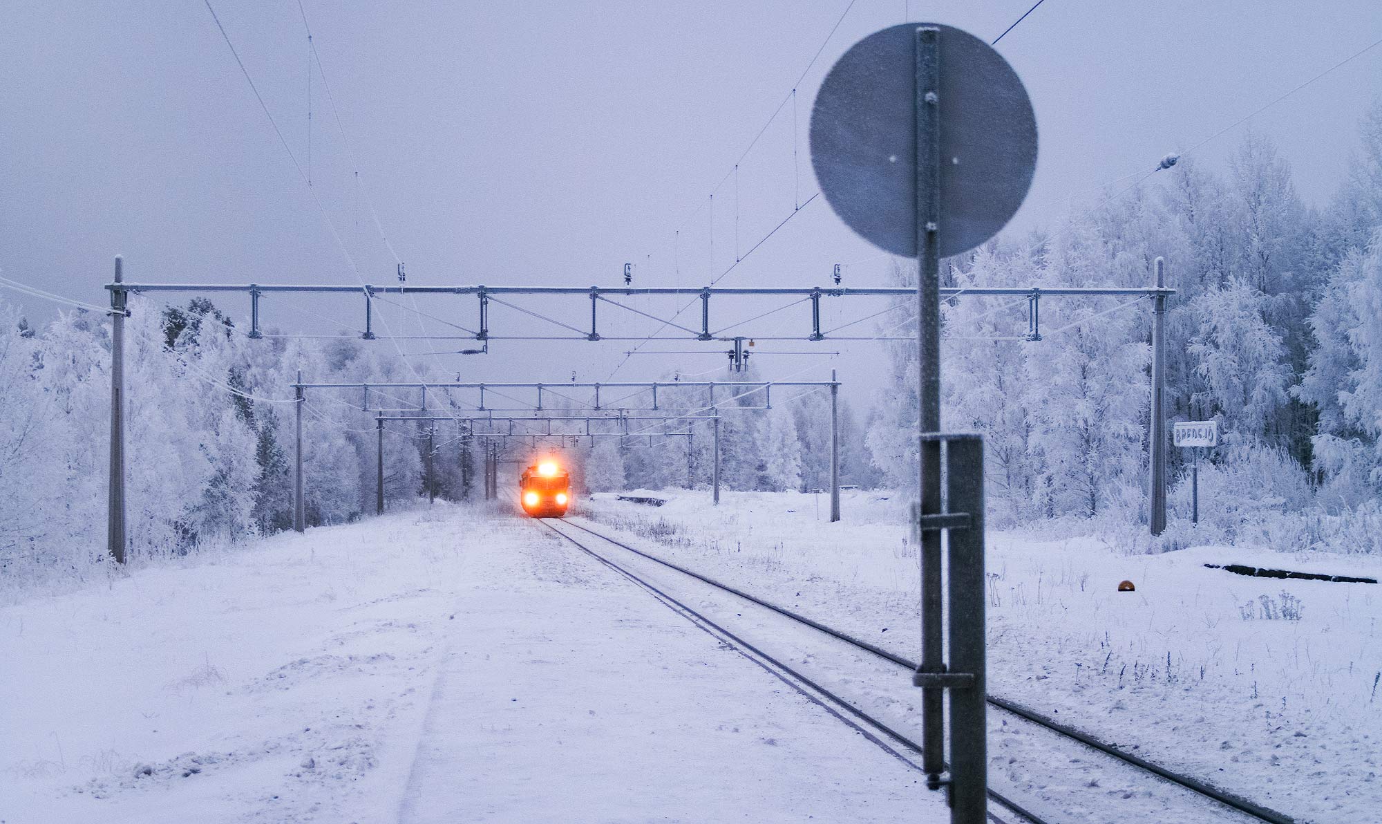 Bild: Baksidan av en påstigningstavla i Bredsjö 2010