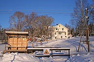 Bild: Hållplatsen vid Bredsjö herrgårdar i januari 2010