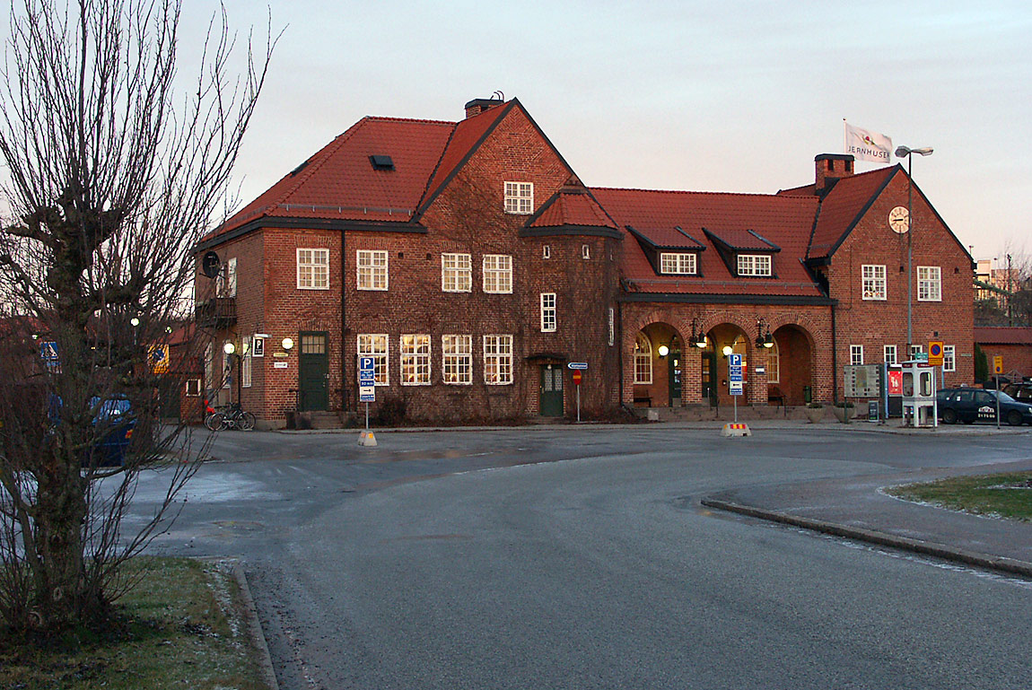 Bild: Stationshuset i Nyköping 2003. Foto Markus Tellerup.