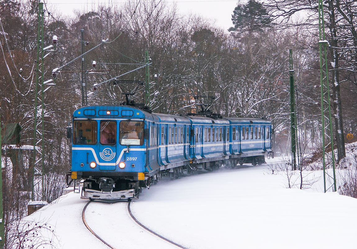 Bild: Tåg från Stockholm ankommer Saltsjöbaden
