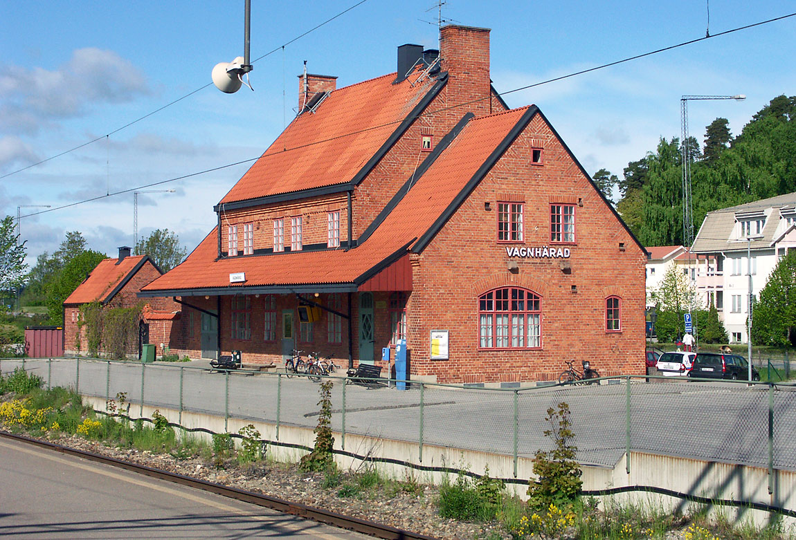 Bild: Stationshuset i Vagnhärad 2004