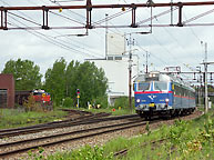 Bild: Tåg från Finspång och X12 i Kimstad