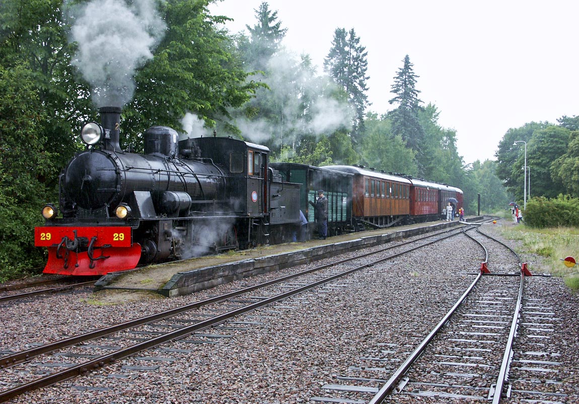 Bild: VGJ 29 med tåg i Lundsbrunn