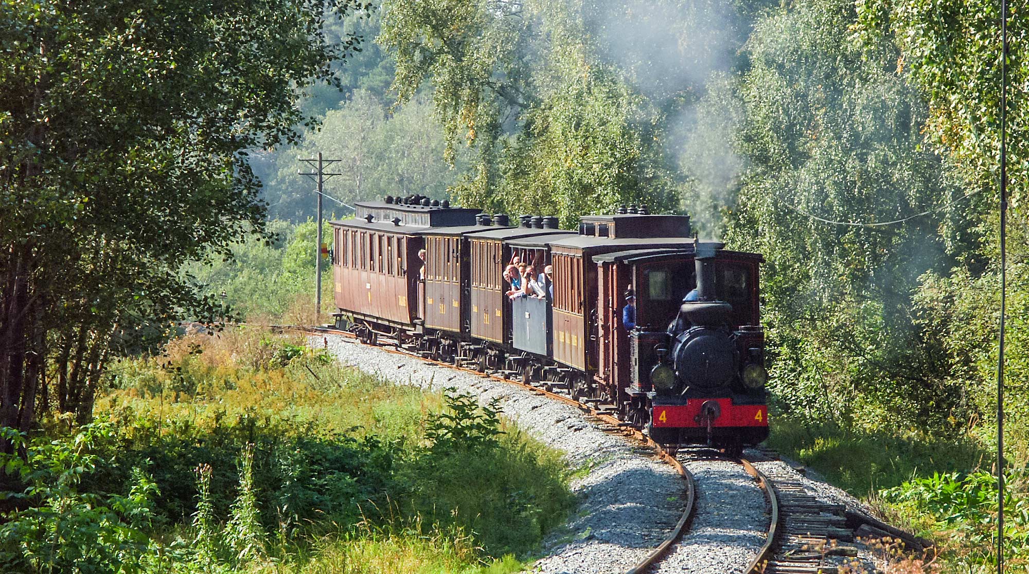 Ett tåg närmar sig slutstationen i Faringe i början av september 2004