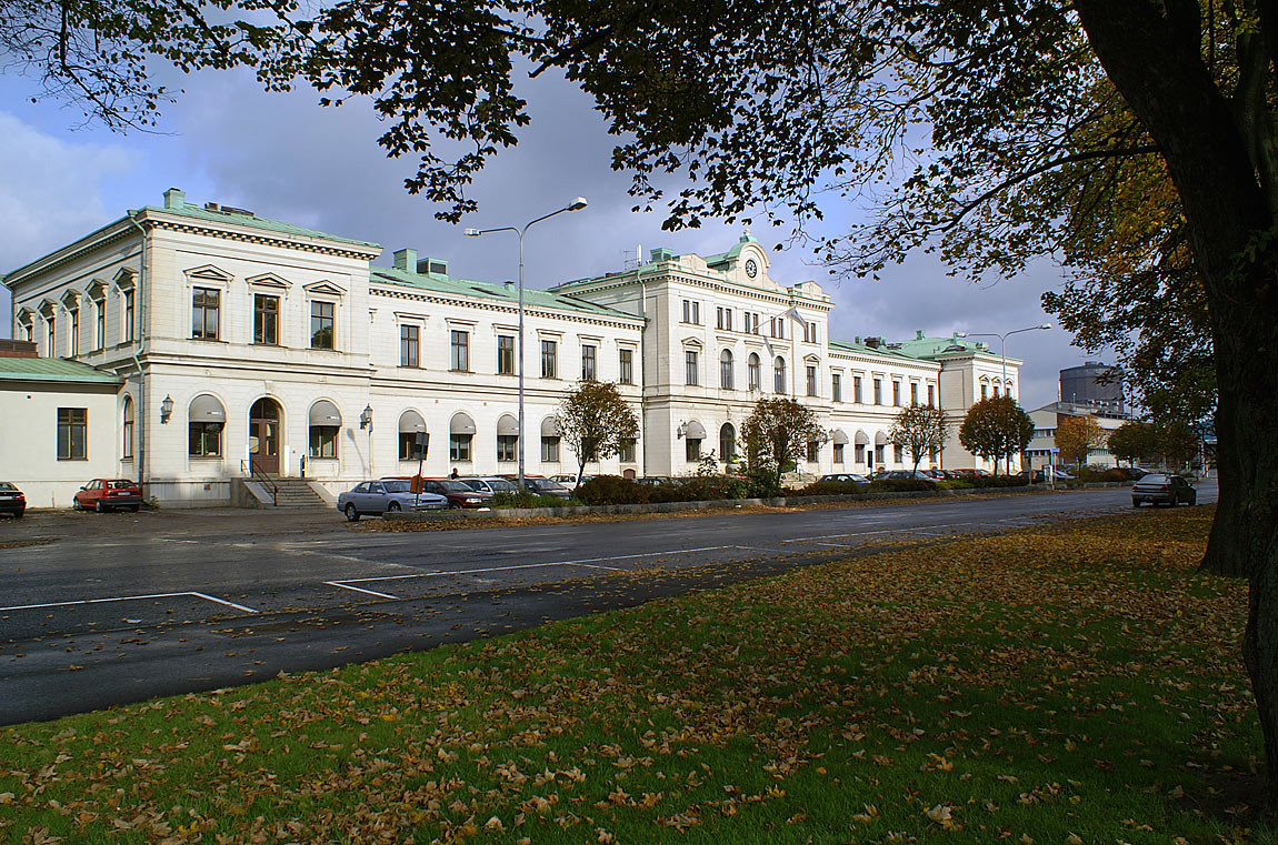 Bergslagernas Järnvägars stationshus vid Bergslagsgatan i Göteborg finns fortfarande kvar och används numera som kontorslokaler. Foto hösten 2005, Markus Tellerup.