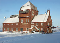 Bild: Vassijaure stationshus 2006