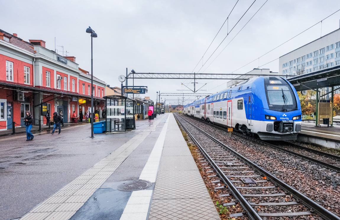 Mälartåg mot Arboga i Eskilstuna 2021