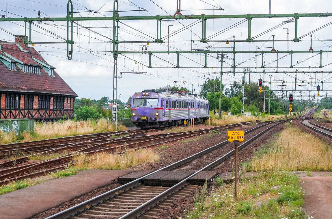 Bild: Ett omlett pågatåg från Teckomatorp ankommer Eslöv i juli 2005