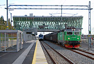 Bild: Godståg passerar Umeå Östra 2010