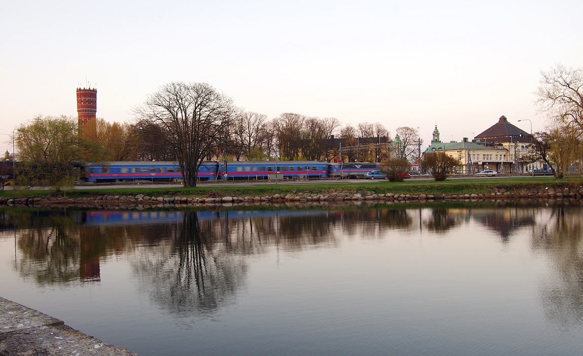 Ett kvällståg från Göteborg anländer till slutstationen Kalmar i april 2011. Foto Markus Tellerup.