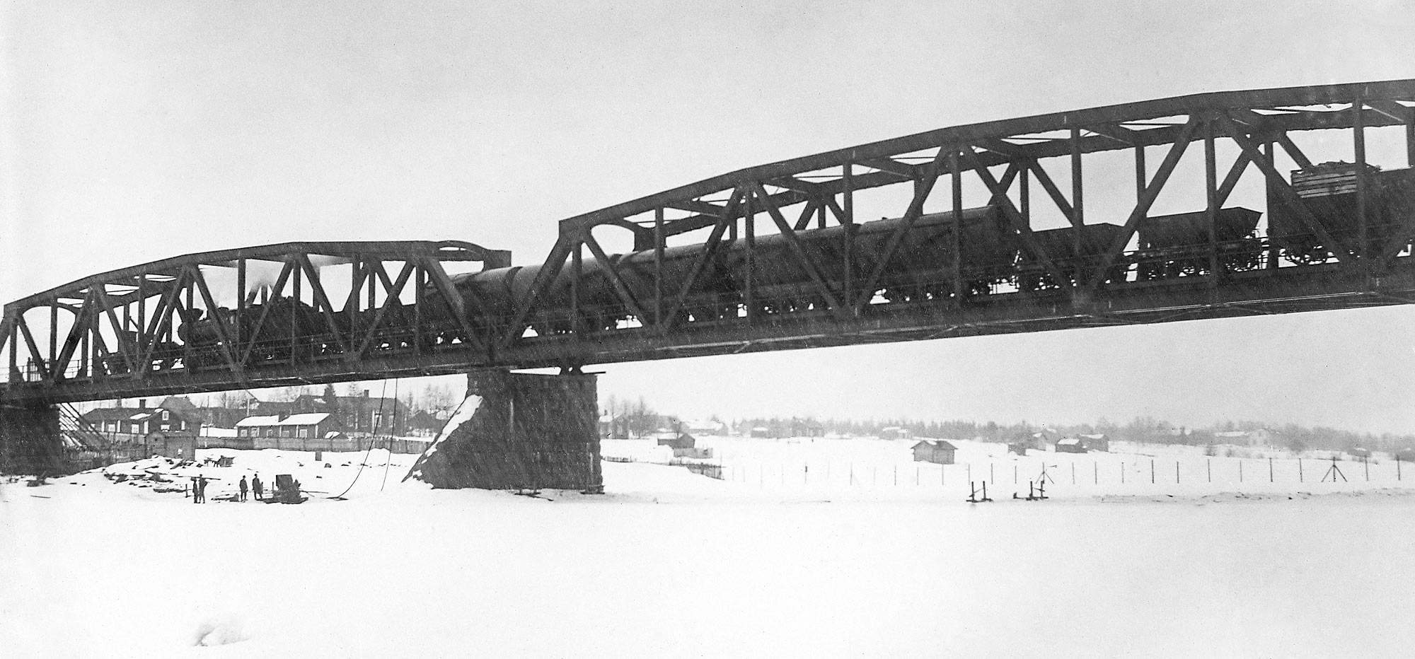 Bild: Provbelastning av bron över Torne älv på sträckan Haparanda-Torneå 1918