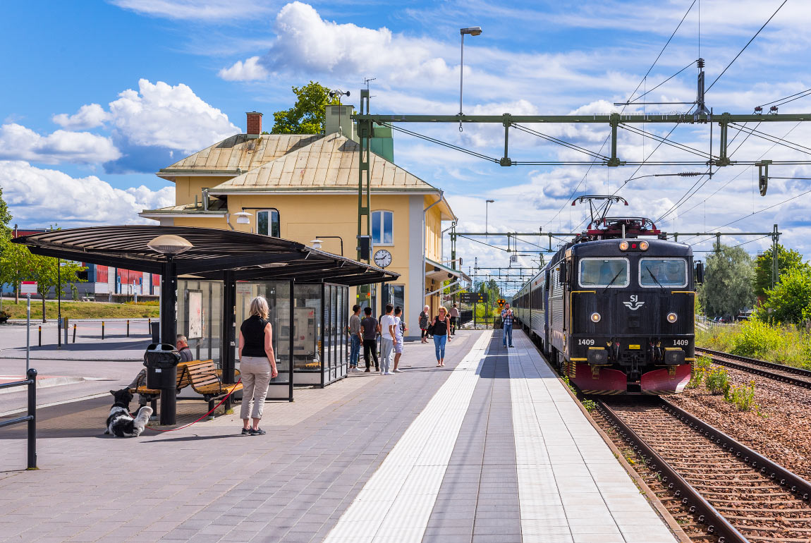 Bild: IC-tåg 36 Stockholm-Mora ankommer Hedemora i juli 2016