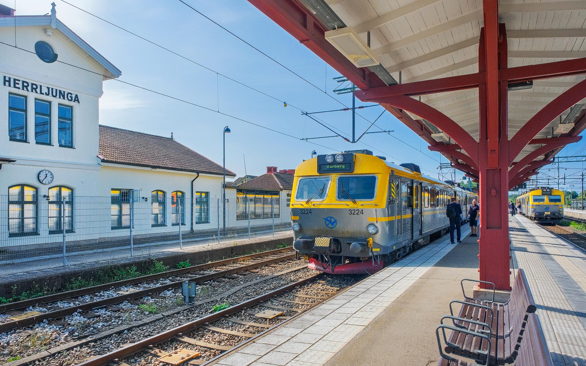 Bild: Tåg mot Varberg och Uddevalla i Herrljunga i september 2024