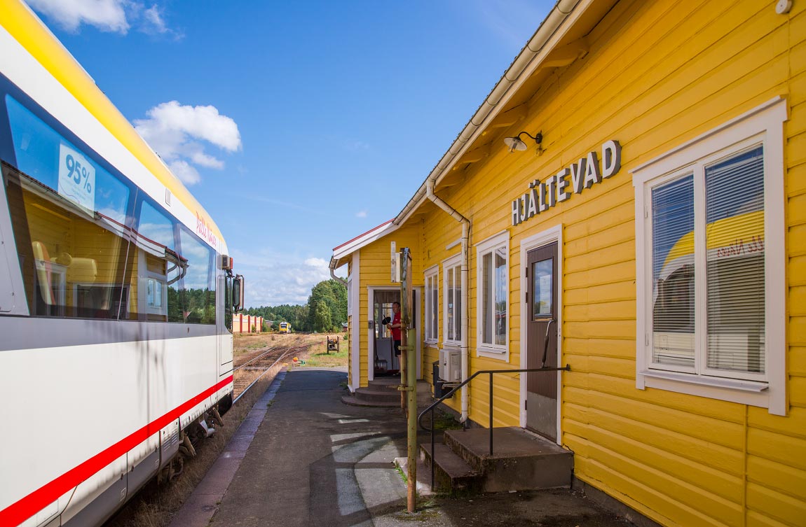 Bild: Tågmöte i Hjältevad 2014