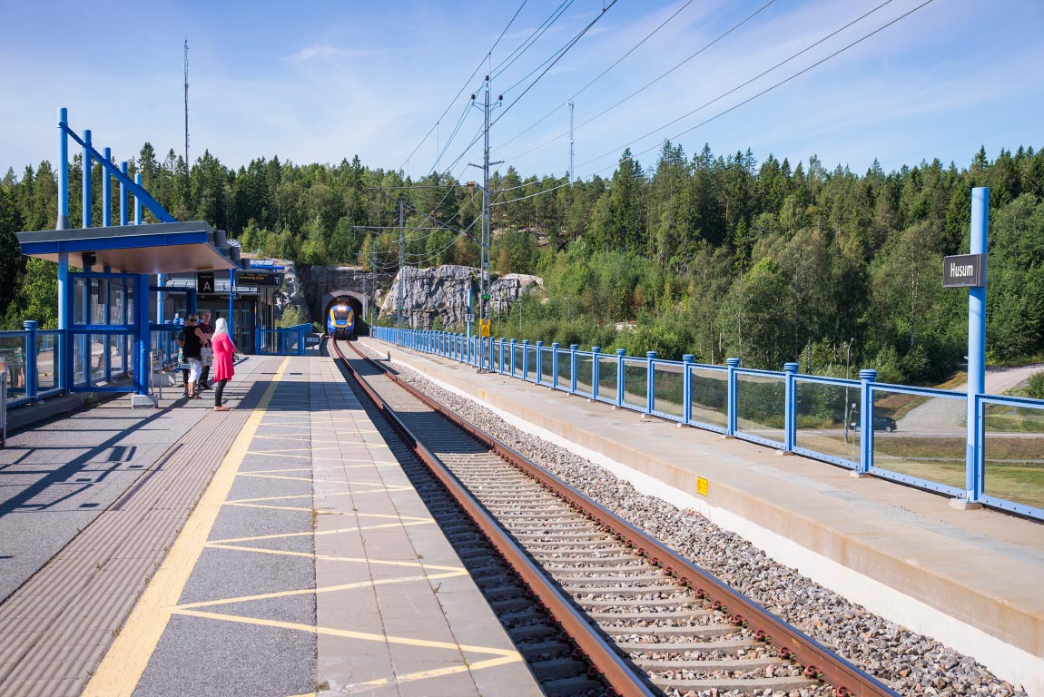 Bild: Tåg mot Umeå ankommer Husum 2014