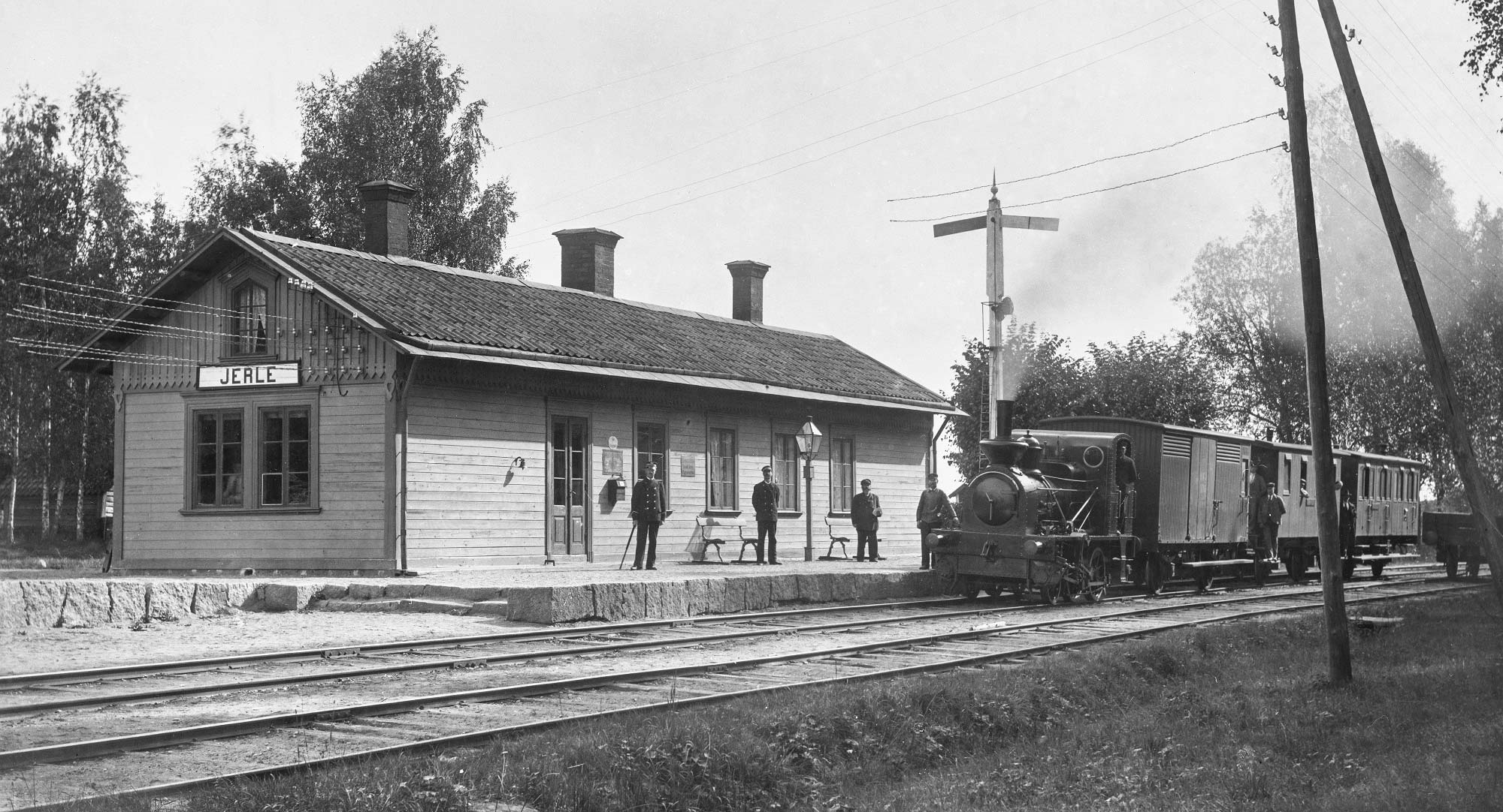 Bild: NKJ ånglok 7 med tåg i Järle 1900
