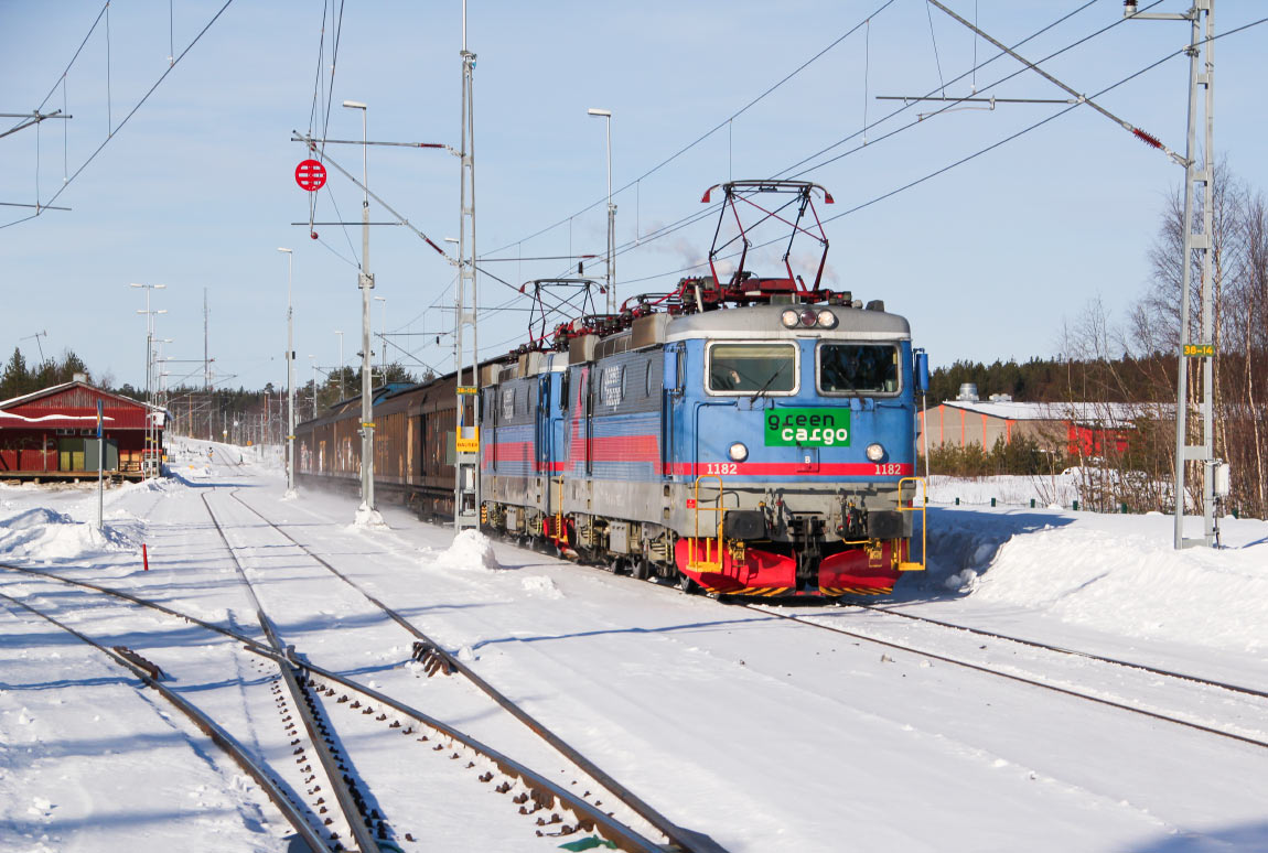 Bild: Green Cargo Rc4 1182+1165 med godståg i Kalix 2013