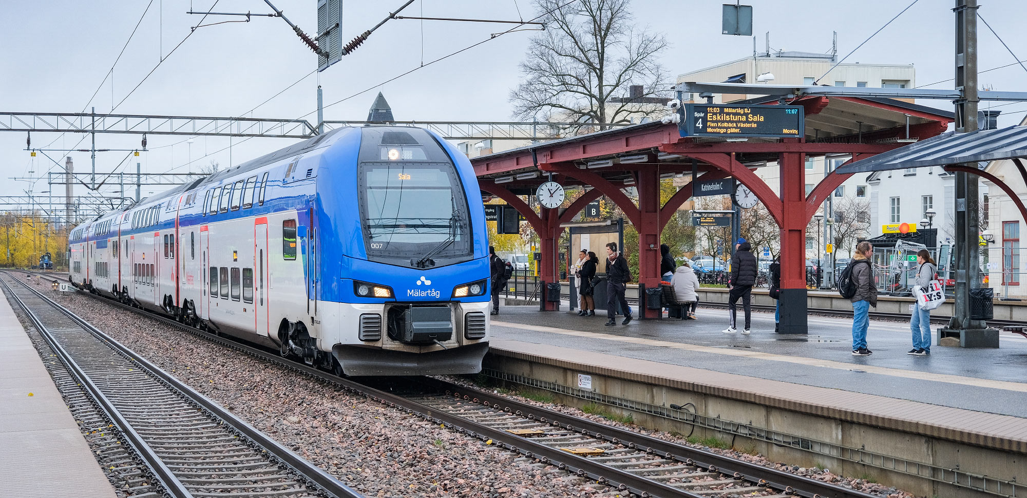 Bild: Mälartåg mot Sala ankommer Katrineholm 27 oktober 2021