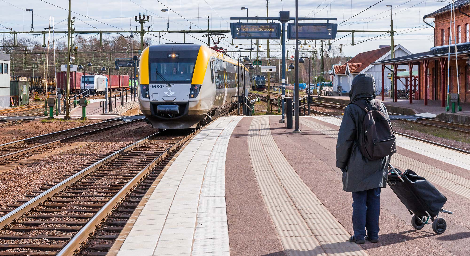 Bild: Tåg Karlstad-Göteborg ankommer Kil i april 2014