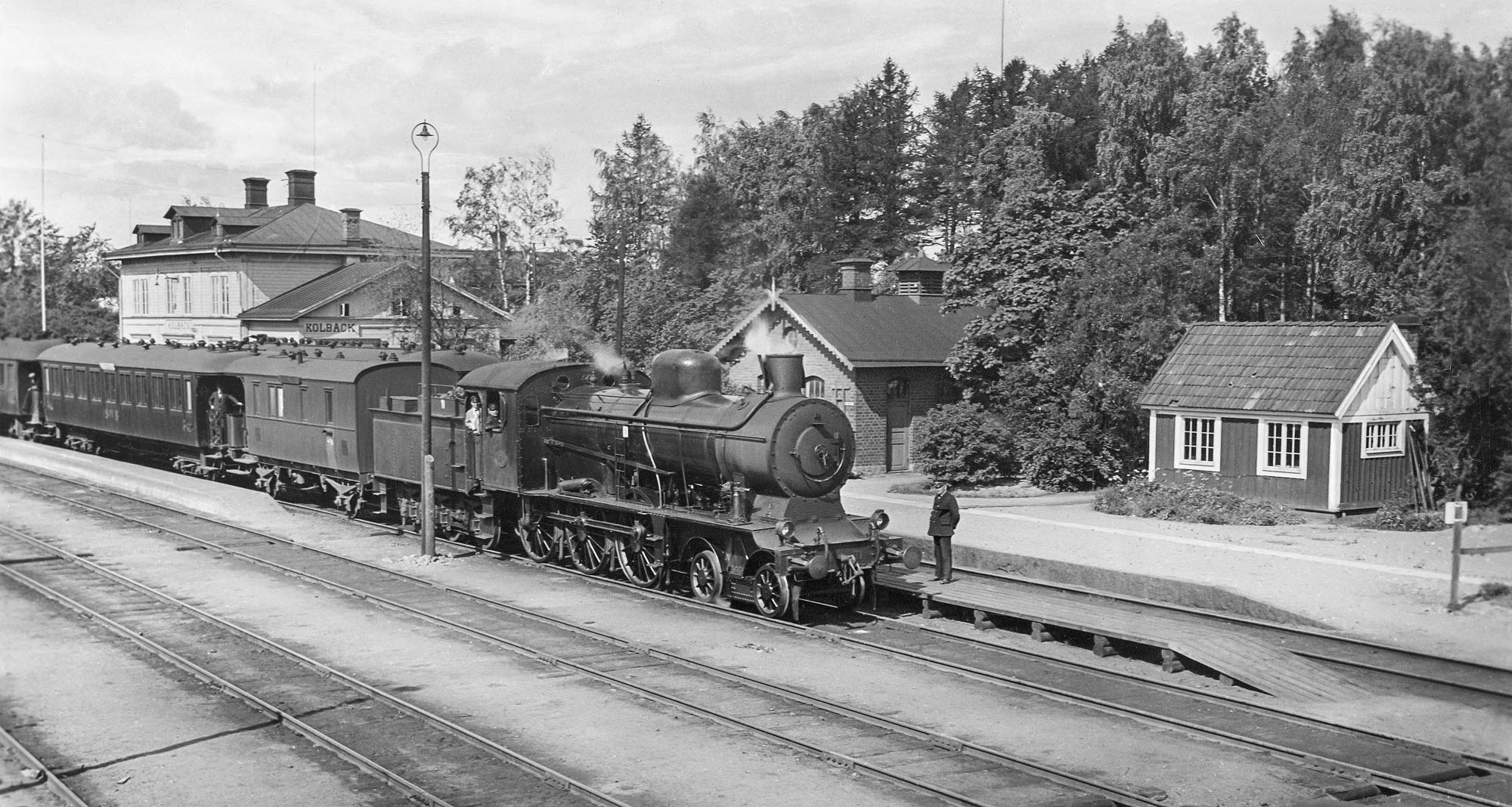Bild: SWB H3 71 med tåg i Kolbäck 1932