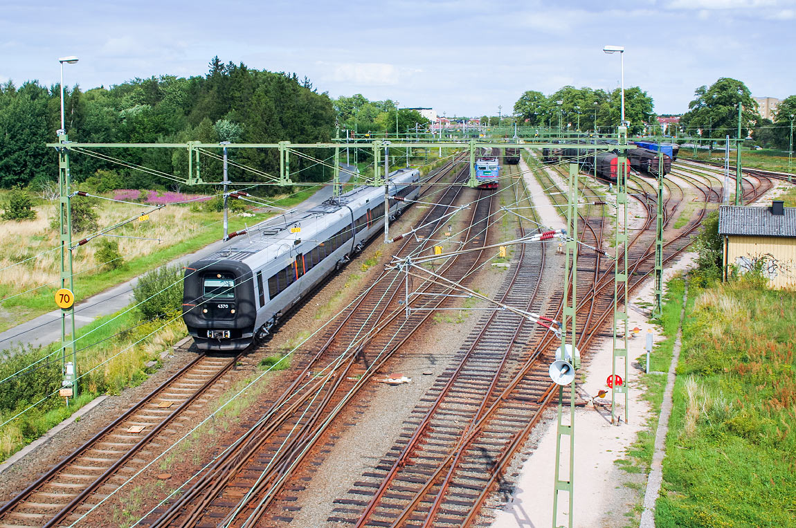 Bild: Öresundståg från Karlskrona passerar Kristianstad godsbangård 2008