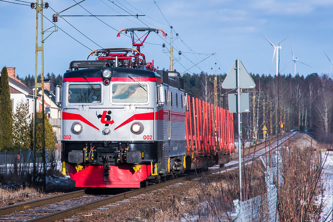 Bild: Tågab Rc2 002 med ett kort godståg från Hällefors ankommer Kristinehamn 5 februari 2018