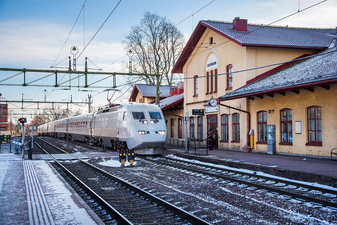 SJ X2000 Stockholm-Oslo ankommer Kristinehamn 5 februari 2018