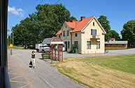 Bild: En påstigande vid stationen i Ljung i juli 2005