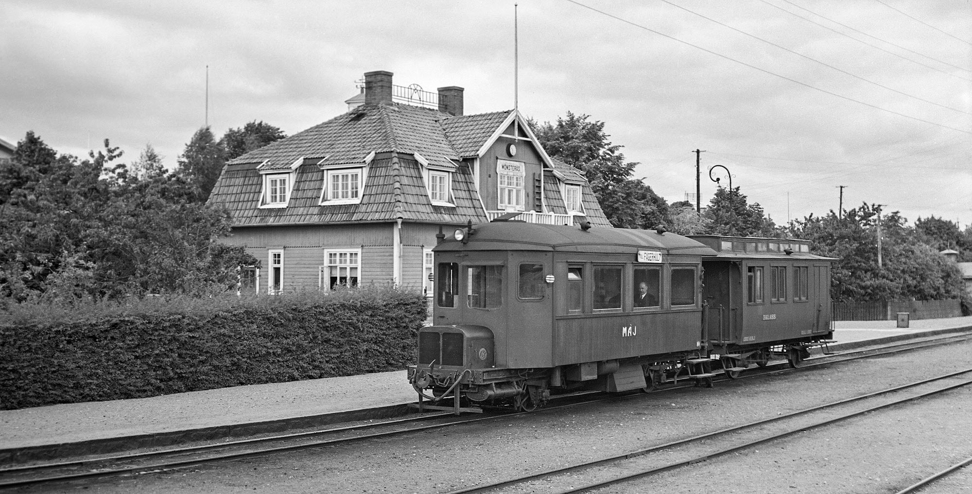 Bild: MÅJ 10 med tåg mot Fagerhult i Mönsterås på 1940-talet