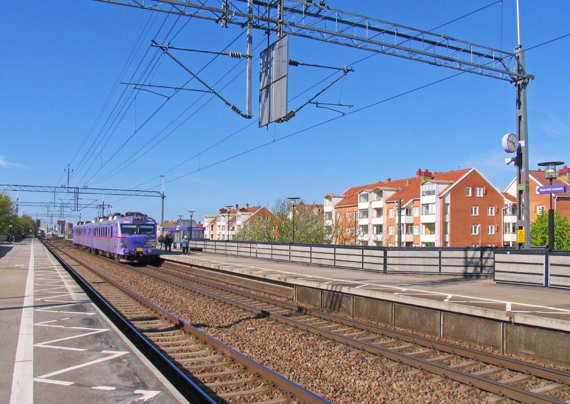 Pågatåg Ystad-Malmö vid hållplatsen Persborg i maj 2005