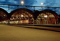 Bild: Tåg i banhallen på Malmö C 1992