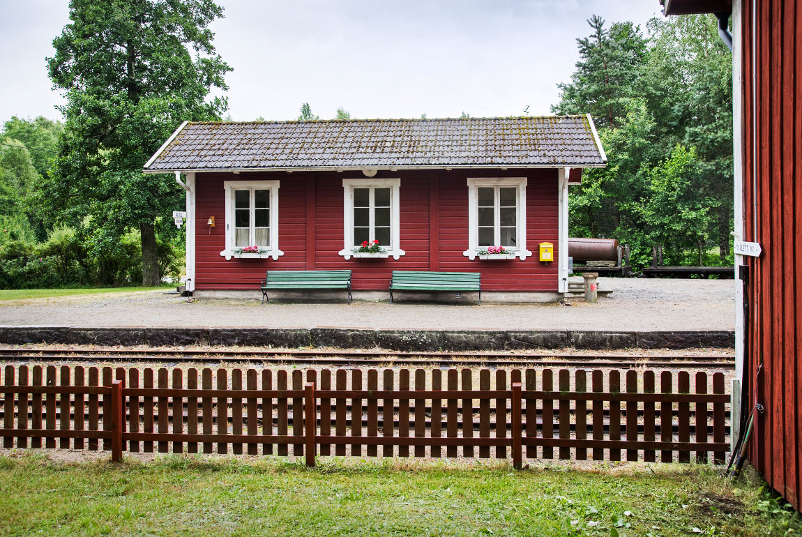 Bild: Det prydliga lilla stationshuset i Ohs bruk 2015