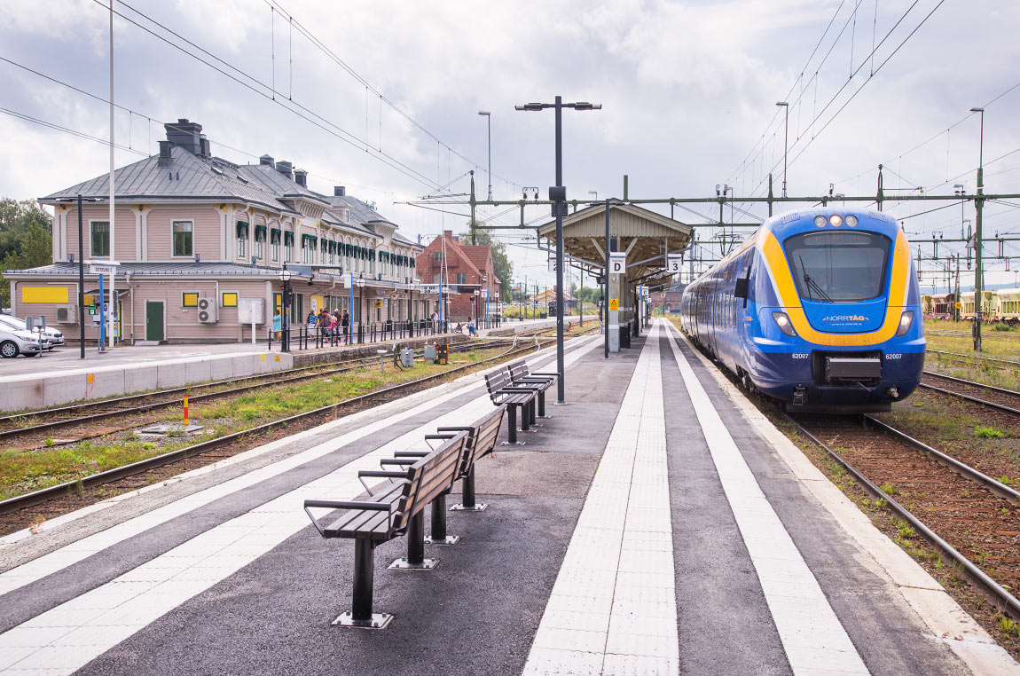 Bild: Tåg mot Duved gör uppehåll på Östersund C 2014