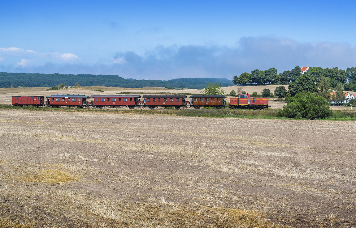 Bild: Museitåg draget av ett T21-diesellok vid Ravlunda 2018