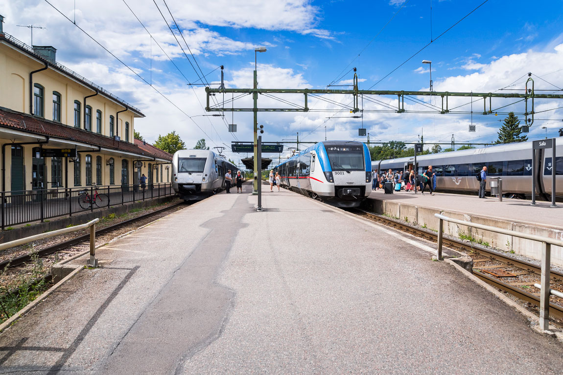 Bild: Tåg mot Stockholm, Västerås och Falun i Sala 2016